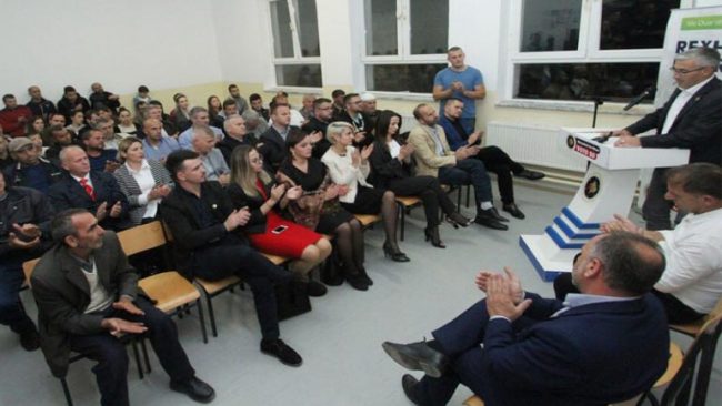 Kadriu: Përderisa të tjerët vijnë nga Prishtina e sorollaten rrugëve, unë dërgoi projekte në kryeministri