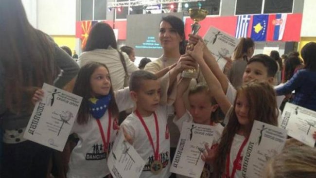 ‘’Dancing House’’ nga Gjilani, vendin e parë në garën ndërkombëtare të vallëzimit në Maqedoni
