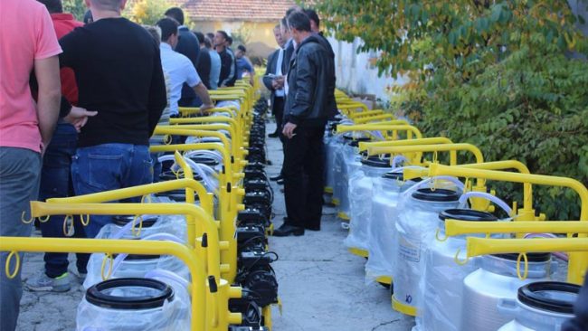 Fermerët vitias përfitojnë mjete pune në fushën e blegtorisë, pemëtarisë dhe perimtarisë