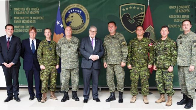 Gjenerallejtënant Rama takon ish ministrin Axworthy dhe ambasadorin Maksymiuk