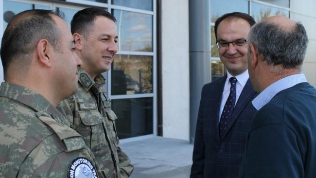 I pari i gjykatës takon komandantin e KFOR-it