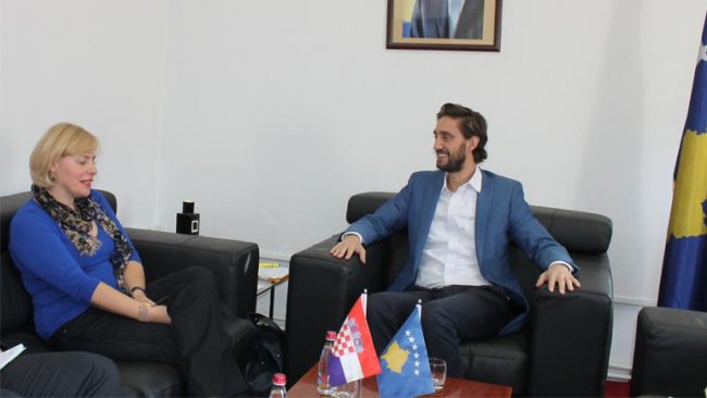 Bisedojnë për bashkëpunimin në shëndetësi