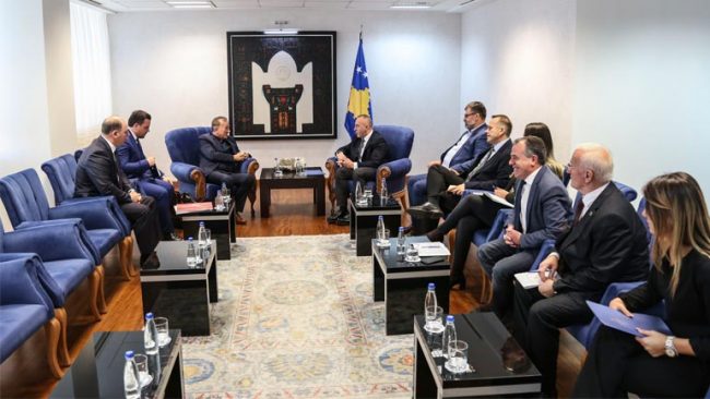 Kryeministri Haradinaj priti në takim përfaqësuesit e Caritas-it kosovar