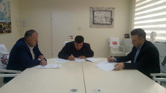 Haziri nënshkruan kontratën për rindërtimin e Stadiumit të Qytetit, kosto 6 .2 milionë euro