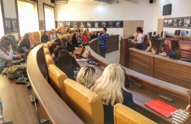 Diskutohet mbi “Politikat lokale nga perspektiva gjinore”