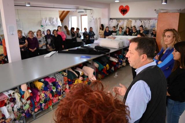 Pajaziti vizitoi shtëpinë e modës – Menakon