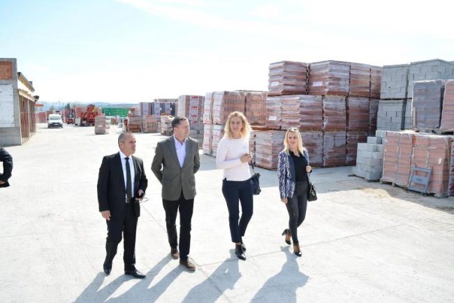 Pajaziti po vazhdon vizitat në bizneset e Gjilanit