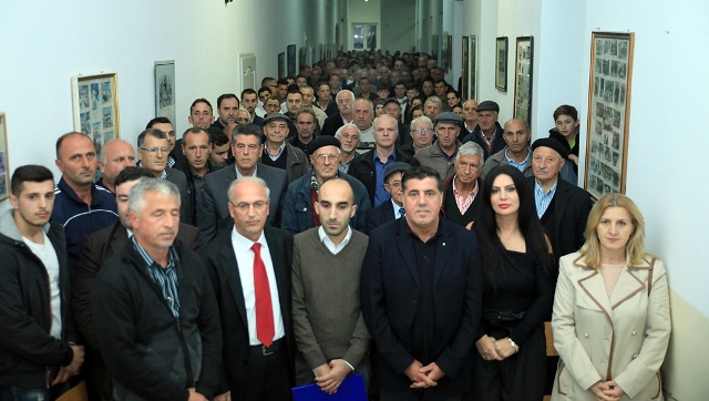 LDK: Krejt Pogragja me Lutën, ‘flakaresh’ kundërkandidatëve
