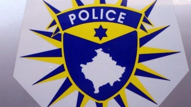 E lajmëron burrin në polici për kanosje