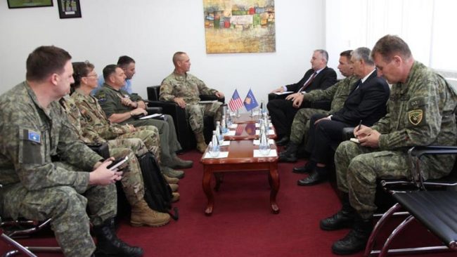 Ministri Berisha takon gjeneralin Thimoty Orr