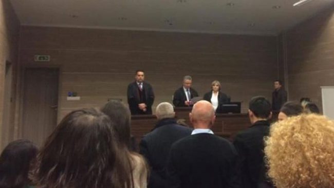 Shpallen fajtor katër aktivistët e Vetëvendosjes