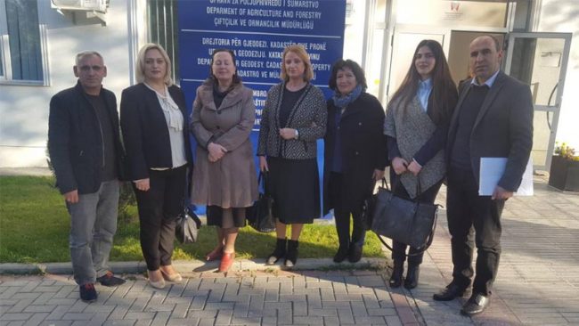 Komiteti i Arsimit kërkon largimin e përmbajtjeve ofenduese nga tekstet shkollore