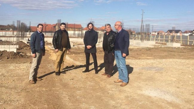 Lala sheh nga afër ecurinë e punimeve në stadiumin dhe palestrën e sportit