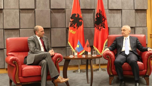 Presidenti Meta – zv. kryeministrit Gashi: Demarkacioni të mbyllet!