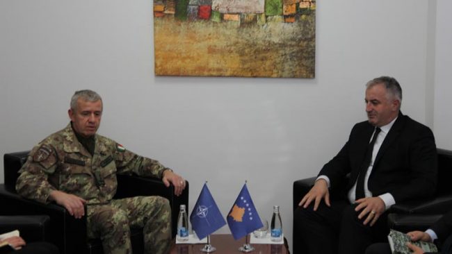 Ministri Berisha priti në takim lamtumirës gjeneralin Fungo