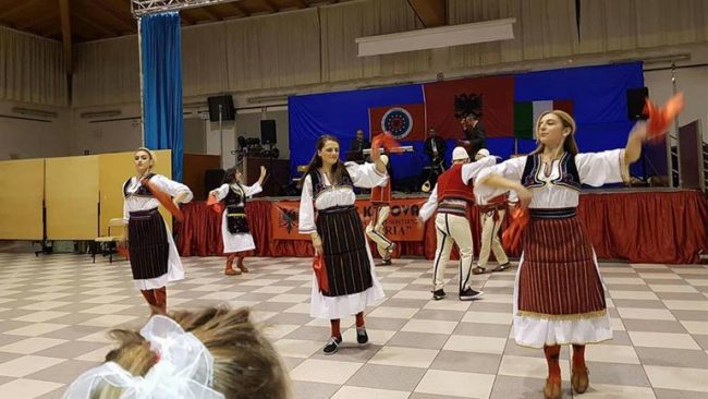 Triumf i ndjenjave të pastra kombëtare