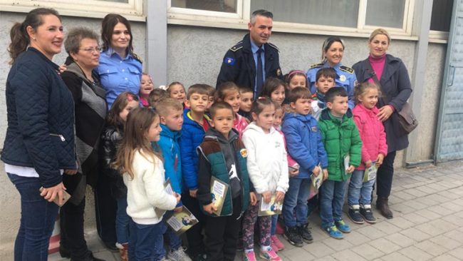 Filloristët mësojnë për punën e policisë