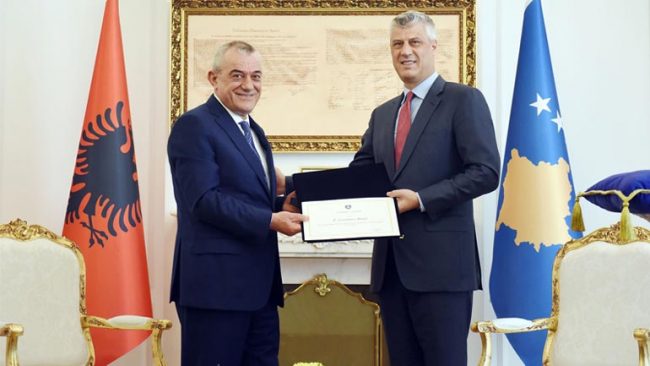 Presidenti i Kosovës dekoron Kryetarin e Kuvendit të Shqipërisë me medaljen “Urdhri i Lirisë”