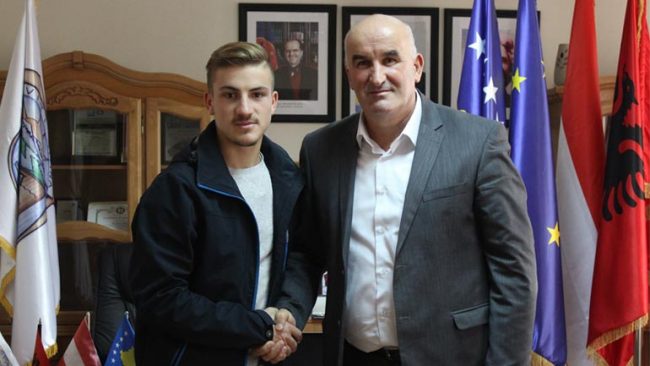 Kreu i Vitisë Sokol Haliti priti në takim futbollistin Fatlind Azizi