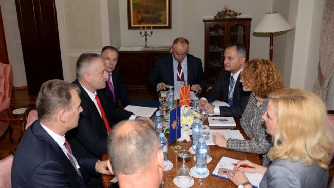 Ministri Berisha zhvilloi takime bilaterale gjatë konferencës së Kartës së Adriatikut-A5