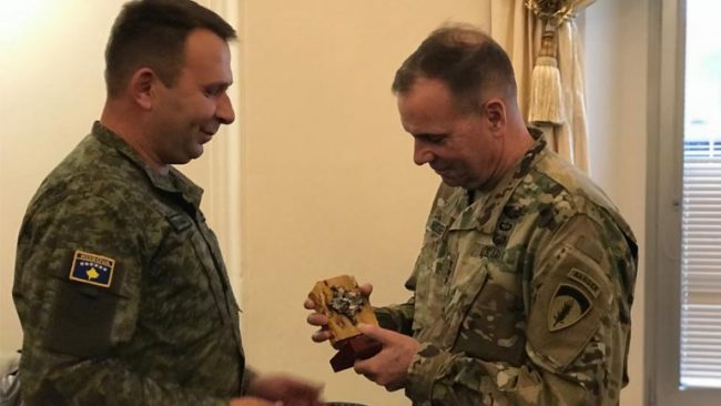 Komandanti i FSK-së mori pjesë në ceremoninë e pensionimit të gjeneralit Frederick ‘Ben’ Hodges