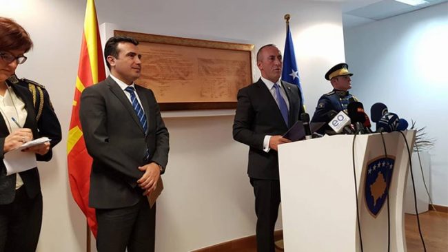 Gashi porositë Zaev-in: Lehtësira nëpër kufijë dhe një ndeshje miqësore në futboll