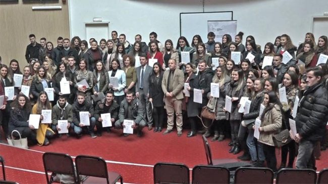 Certifikohen 200 të rinj për ndërmarrësi