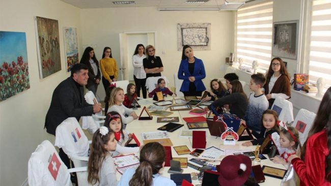 Haziri: “Mollëkuqet” një storie e suksesit në fushën e kulturës së Gjilanit