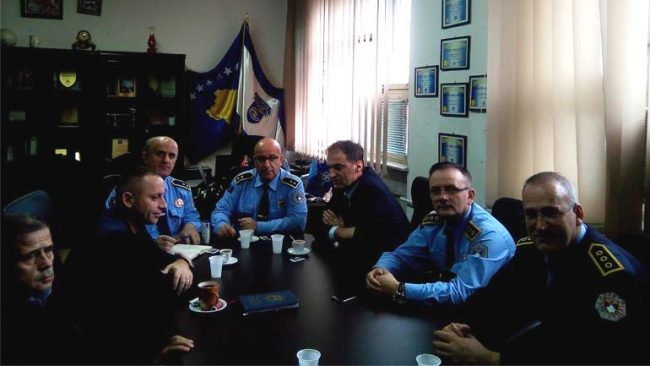 Zëvendësministri Zeka viziton policinë në Gjilan