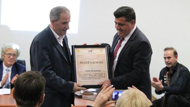 Nderohet shkrimtari Sabit Rrustemi, shënohet 40 vjetori i krijimtarisë së tij letrare
