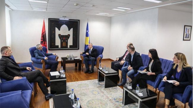 Kryeministri Haradinaj priti në takim presidentin Meta