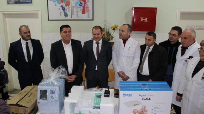 IPKO jep donacion mbi 10 mijë euro pajisje shëndetësotre për QKMF-në e Gjilanit