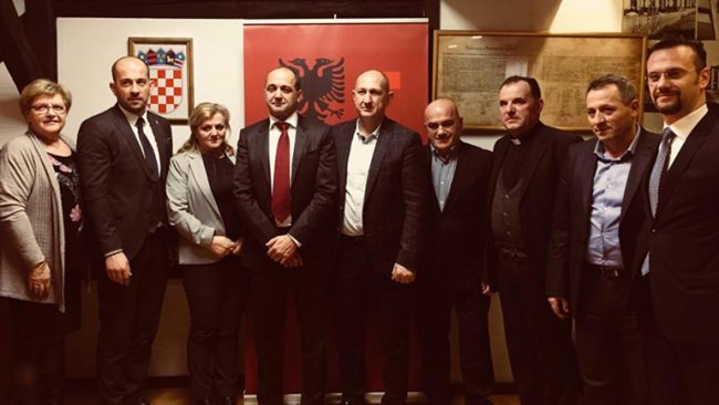 Zëvendëskryeministri Gashi pritet nga deputetja Lekaj dhe diaspora shqiptare në Zagreb