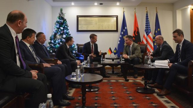 Ministri Lekaj u takua me një delegacion shqiptaro – gjerman i kryesuar nga Ulrich Beul