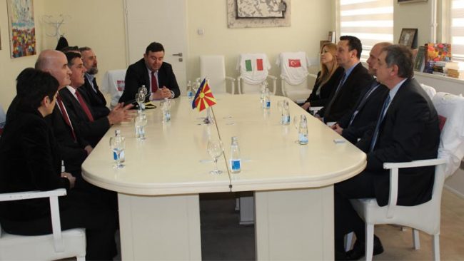 Gjilan: Mbahet takimi i bashkëpunimit ndërkufitar për rindërtimin dhe modernizimin e Tregut të Gjelbërt