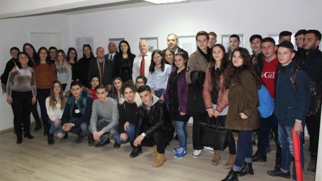 Shkolla e Artit në Gjilan organizon ekspozitë në 10 vjetorin e pavarësisë