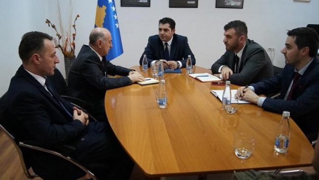 Ministri Bajram Hasani priti deputetin shqiptar në parlamentin e Serbisë, Fatmir Hasanin