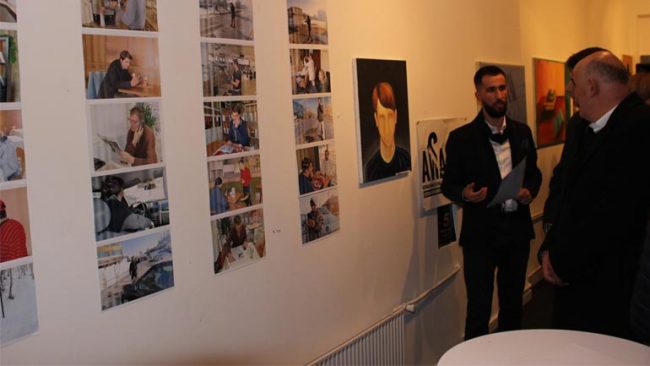 Ekspozitë e artistit nga Shqipëria për nderë te festës së Pavarësisë