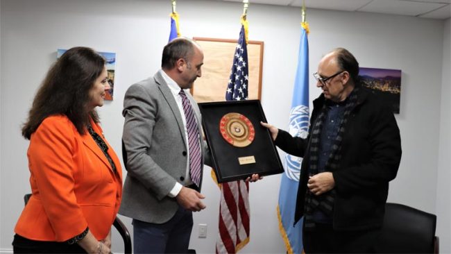 Fadil Berisha pranon çmimin Mërgimtari i Vitit nga Ministri Gashi: “Çmim që kam afër zemrës”