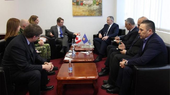Ministri i MFSK-së Rrustem Berisha priti ambasadorin e Kanadasë Daniel Maksymiuk