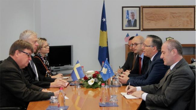Diskutojnë për thellimin e bashkëpunimit, në veçanti në fushën e financave dhe regjistrimit të pronave