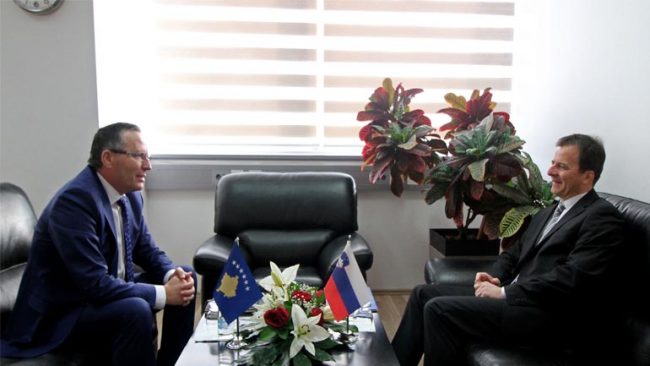Ministri Hamza priti në takim ambasadorin e Sllovenisë në Kosovë Bojan Bertoncelj
