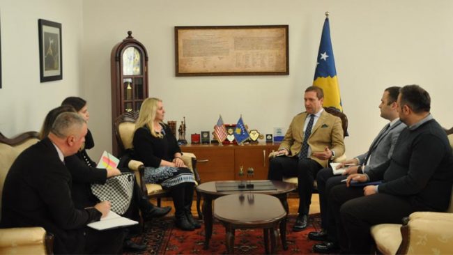 Ministri Sefaj priti në takim zyrtarët e ICITAP-it nga Uashingtoni