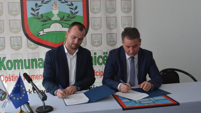 Ministri i Infrastrukturës nënshkruan marrëveshje bashkëpunimi edhe me kreun e Kamenicës