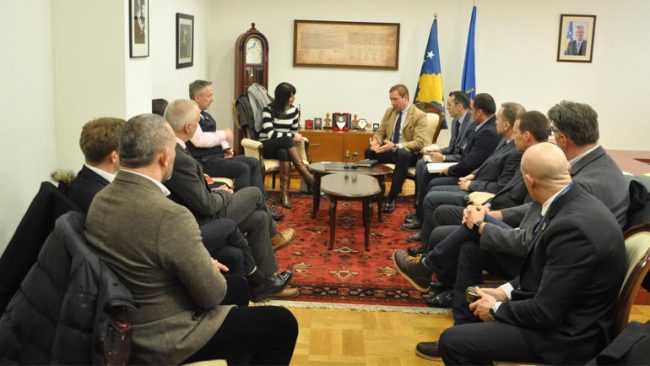 Ministri Sefaj priti në takim një delegacion të lartë të policisë britanike