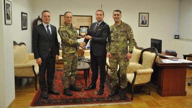 Ministri Sefaj priti në takim komandantin e KFOR-it në Kosovë