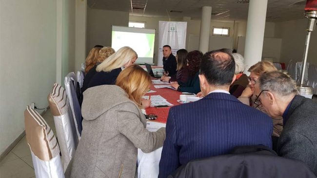 Në Gjilan u mbajt tryezë mbi mbrojtjen dhe të drejtat e fëmijëve në nivel lokal