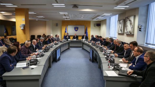 Haradinaj: Qeveria nuk i ikë obligimeve ndaj punëtorëve shëndetësorë