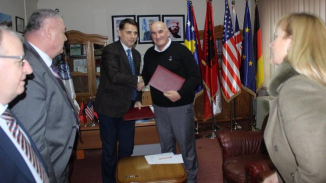 Komuna e Vitisë dhe Universiteti “Kadri Zeka” nënshkruan marrëveshje bashkëpunimi
