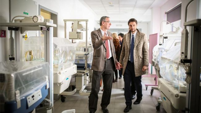 Ministri Ismaili viziton Qendrën Klinike Universitare të Rebros